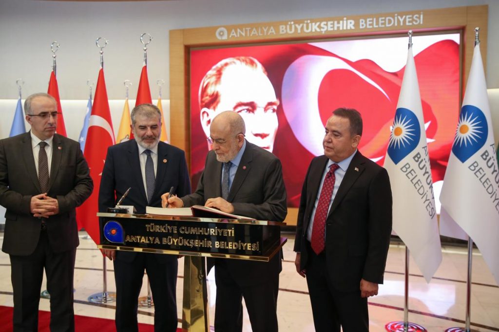 Saadet Partisi Genel Başkanı Karamollaoğlu, Antalya’da ziyaretlerde bulundu