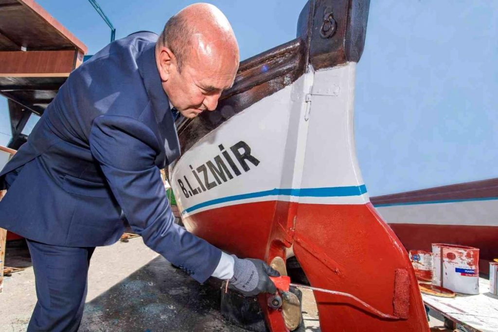İzmir’de tekne bakım malzemeleri desteği sürüyor