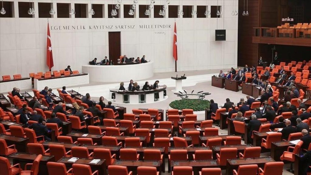 TBMM’de ‘Bürokratlara Çoklu Maaş’ Tartışıldı… AKP’li Turan, ‘Kefil Değilim’ Dedi