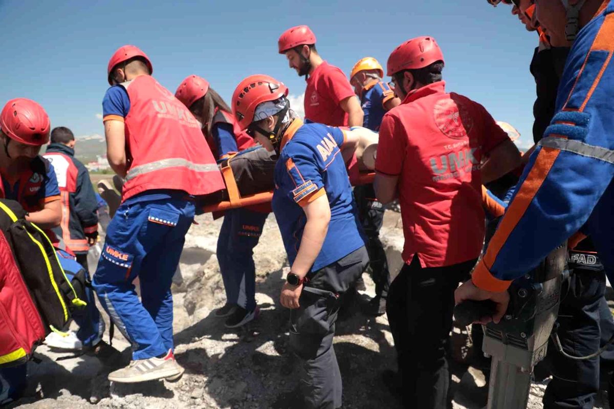 Ardahan’da gerçeği aratmayan deprem tatbikatı