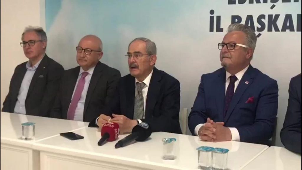 CHP Eskişehir İl Başkanlığı’nda Bayramlaşma… Çakırözer: “Emekliyi Bayramda Torununa Harçlık Veremez Hale Getirdiler”