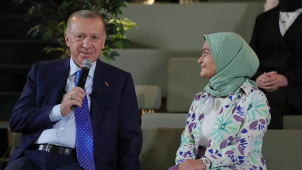 Cumhurbaşkanı Erdoğan “Kütüphane Söyleşileri” etkinliğinde gençlerle buluştu: (1)
