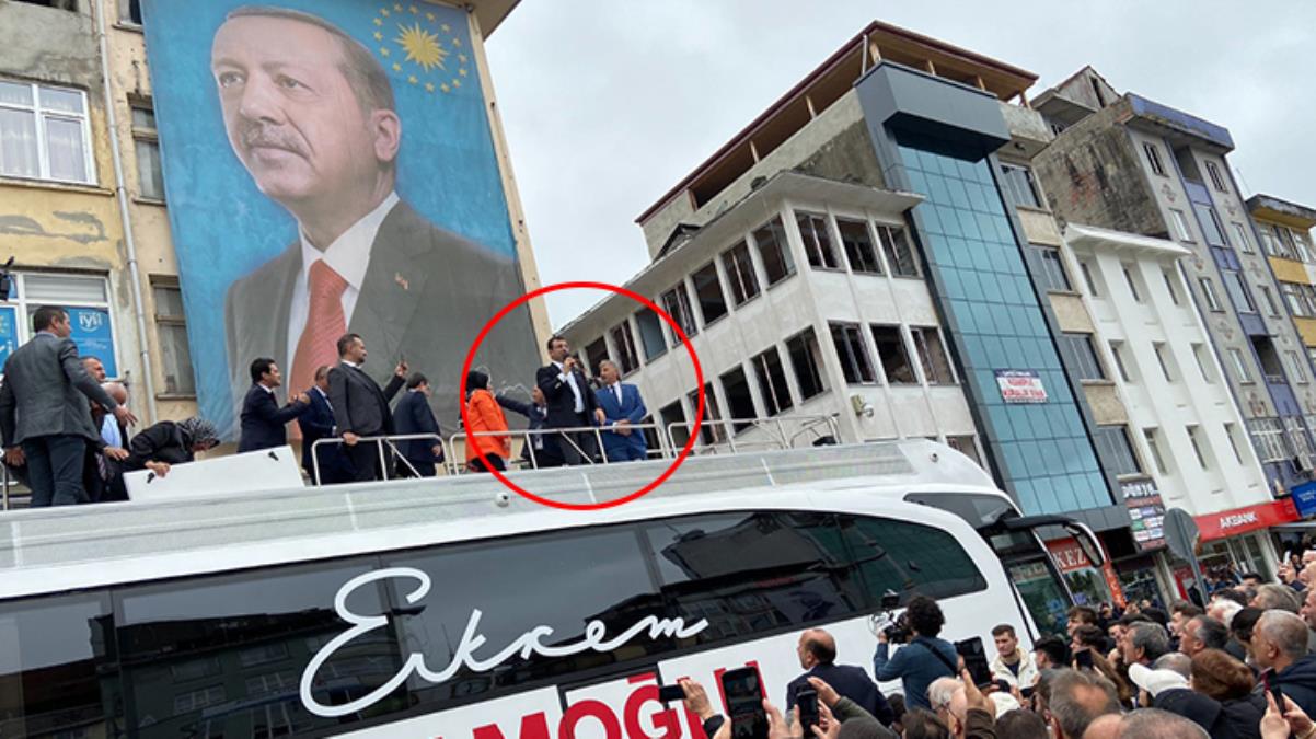 Görüntü Rize’den! İmamoğlu, Cumhurbaşkanı Erdoğan’ın posterinin önünde halka seslendi