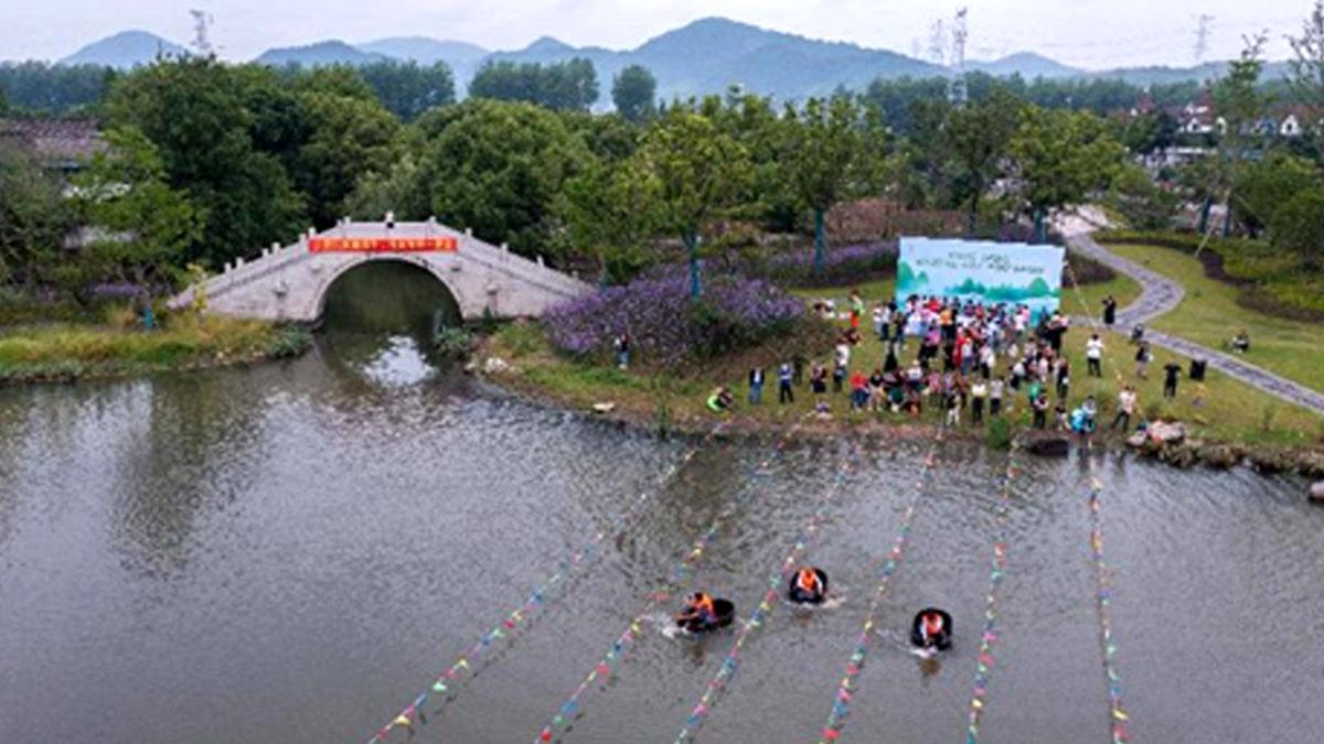 Huzhou’daki Varille Kürek Çekme Yarışması