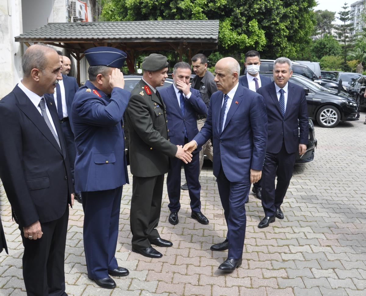 BAKAN KİRİŞCİ, ADANA’DA BAYRAMLAŞMA PROGRAMINA KATILDI