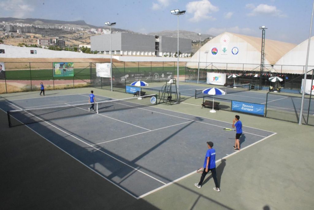 Anadolu Yıldızlar Ligi’nin tenis çeyrek finalleri Şırnak’ta başladı