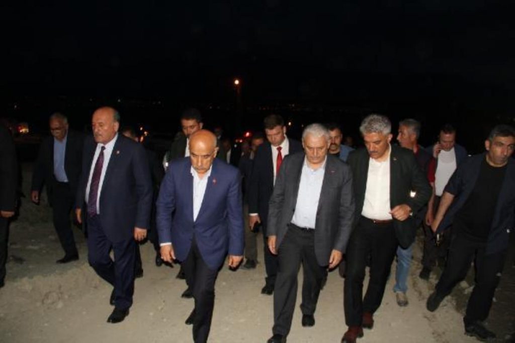Bakan Kirişci ve AK Parti’li Yıldırım, Erzincan’da sel bölgesinde incelemede bulundu