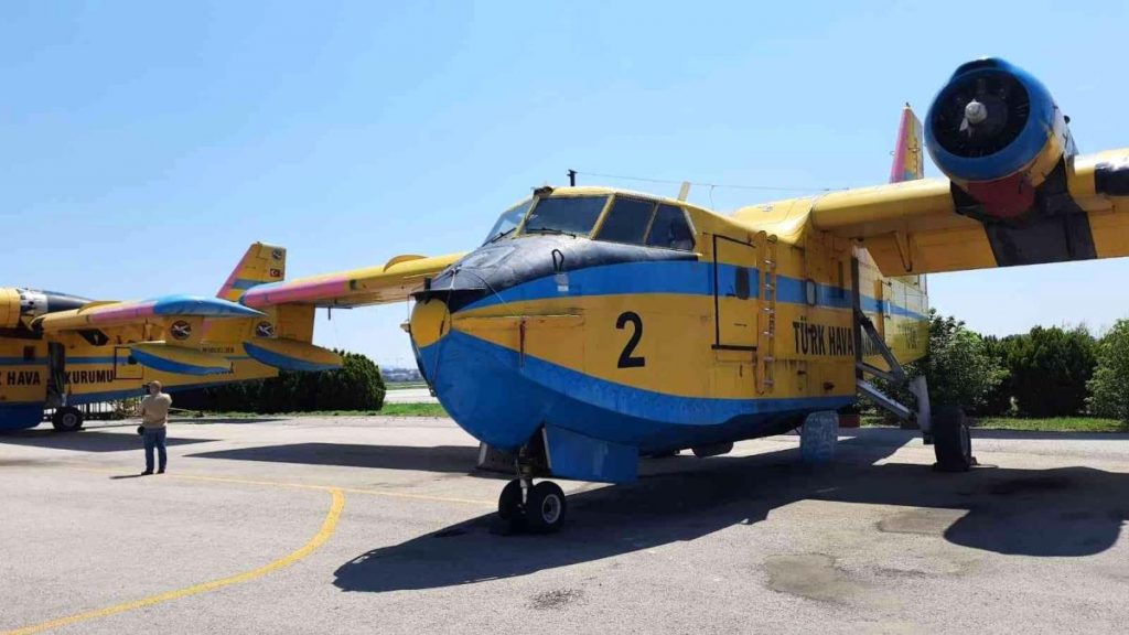 THK’ya ait 4 adet CL-215 Amfibik Yangın Uçağı yangınla mücadele için göreve hazır