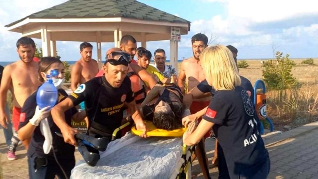 Son dakika haberi! Sakarya’da denizde boğulma tehlikesi geçiren kız hastanede öldü