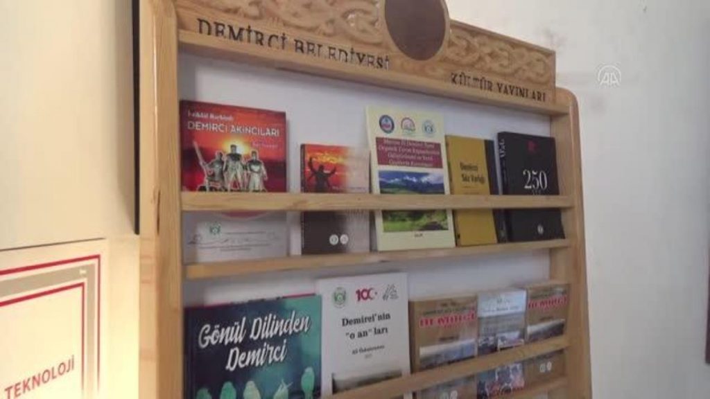 Manisa gündem haberleri… Demirci Belediyesi 13 ayrı çalışmayı kitap haline getirdi.