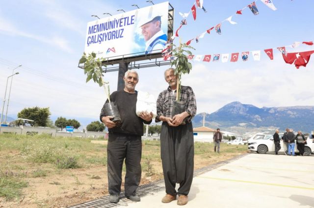 Mersin BB Anamur’da Üreticilere Binlerce Avokado Fidanı Dağıttı